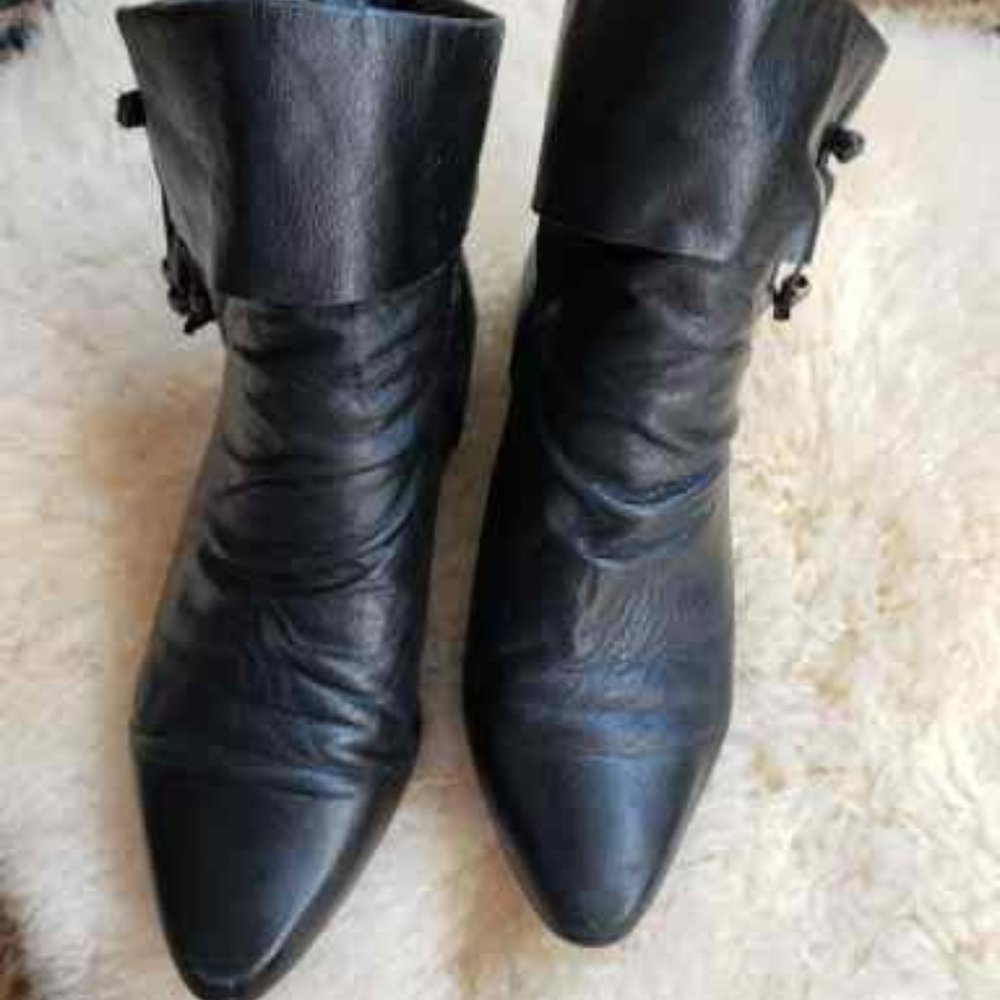 woman's low western heel short black leather boot